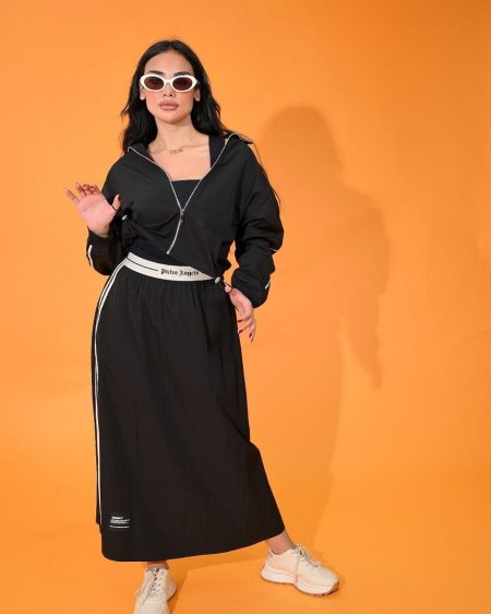 أسود